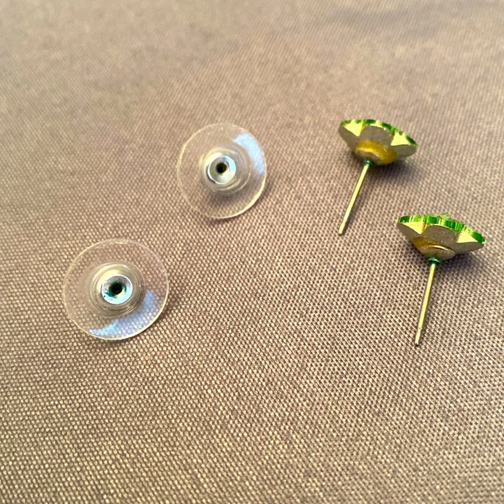 💚🍀SWAROVSKI CRYSTAL Post Earrings for Sensitive Ears - Picture 5 of 6